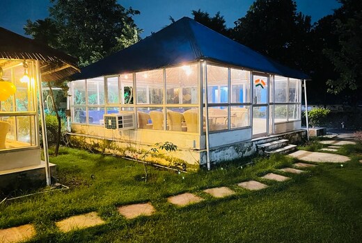 Green Leaf Cafe And Home Stay
