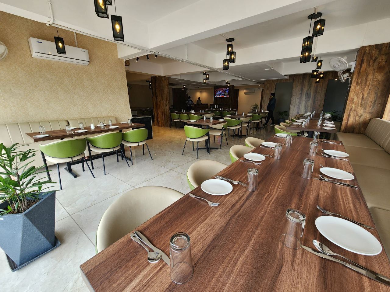 CHESTNUT TREE HOTEL