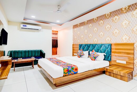 Hotel Lakeview vadodara