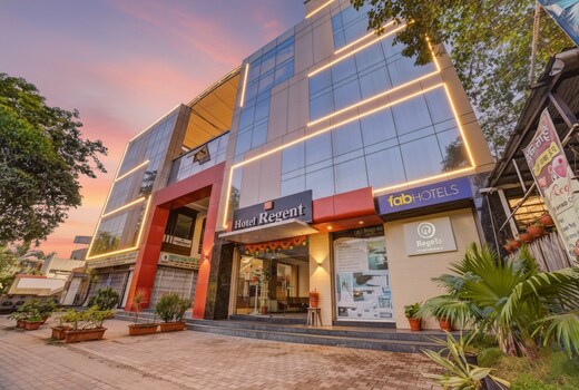FabHotel Regent Inn - Nr. SkyWalk Bridge