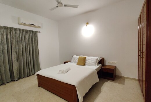 Classic Two Bedroom Sea View Space in Dona Paula (B 002)