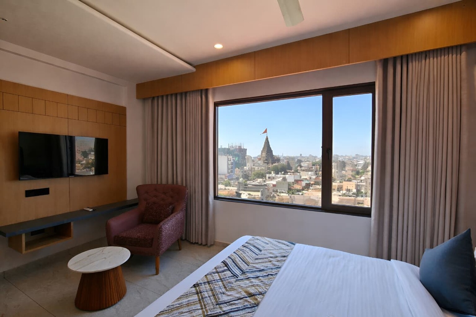 White Panda Hotels SHREE RADHE DWARKA