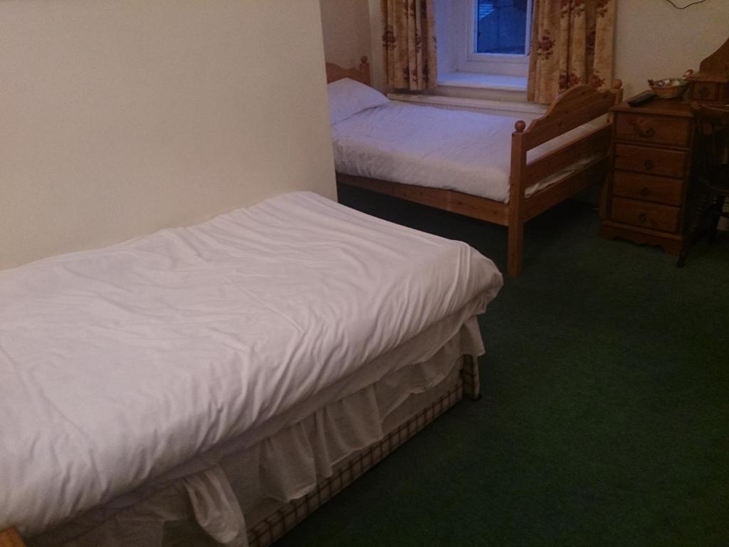 OYO Rose & Crown Hotel