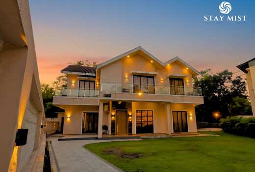 Sola Villa | Staymist