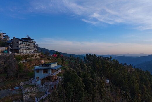 Ishana Mukteshwar - Luxurious Villas