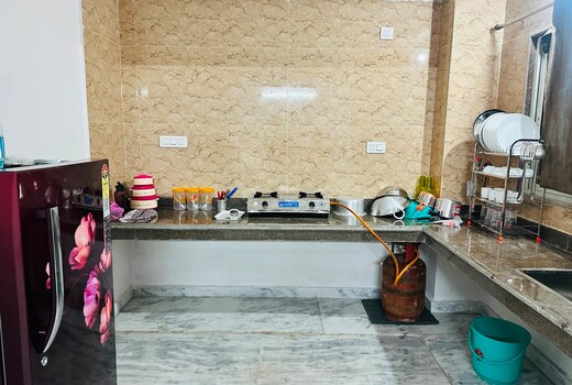 Service apartment