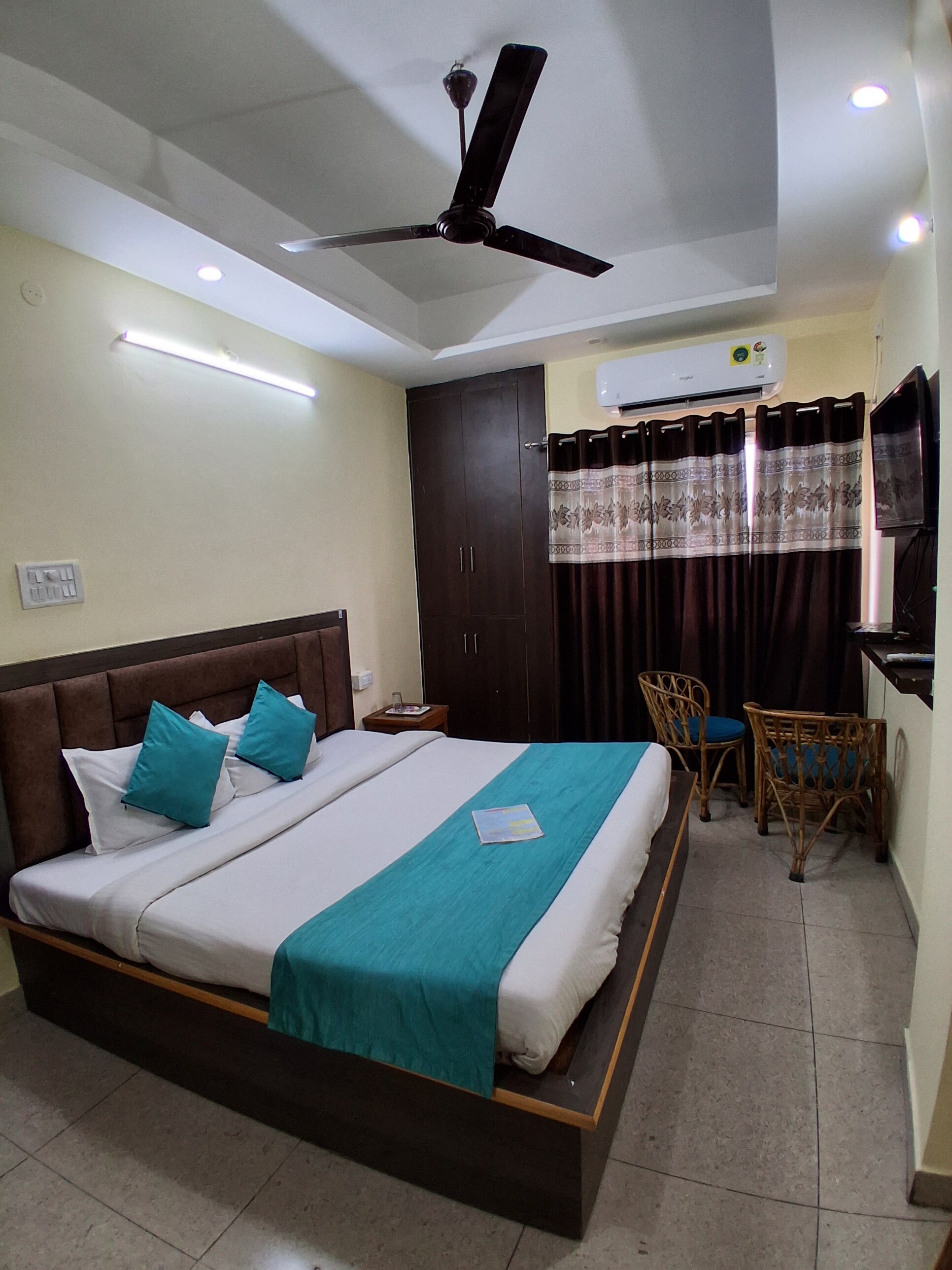 Hotel Narayan Inn (units of Jethuri Hotels)