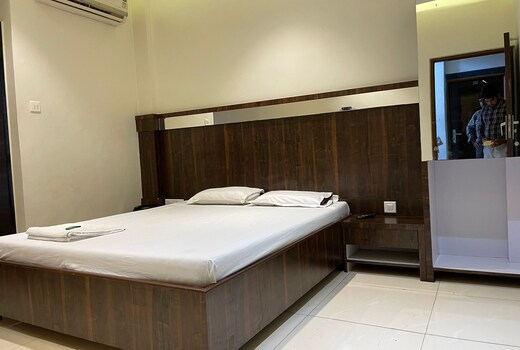 Hotel Parth