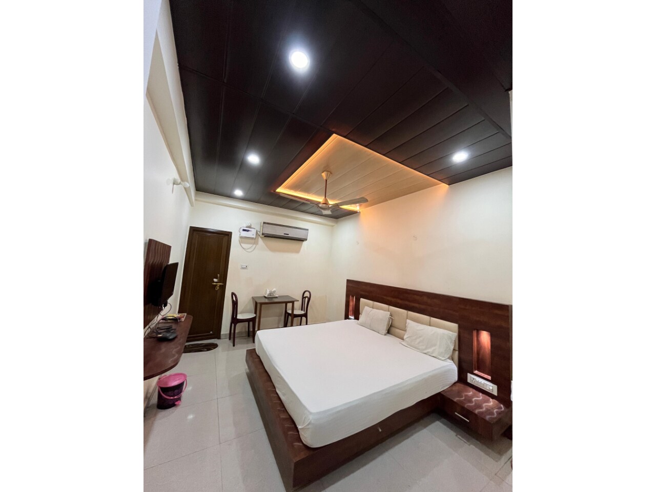 hotel vaani continental
