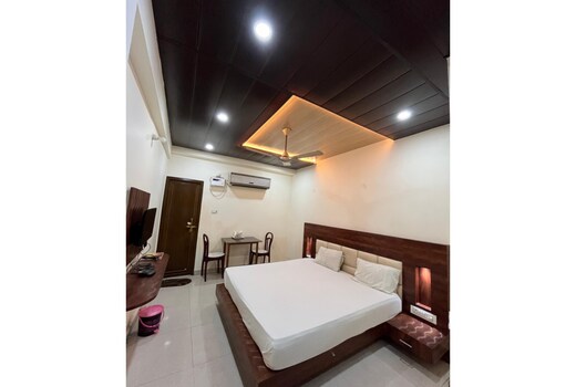 hotel vaani continental