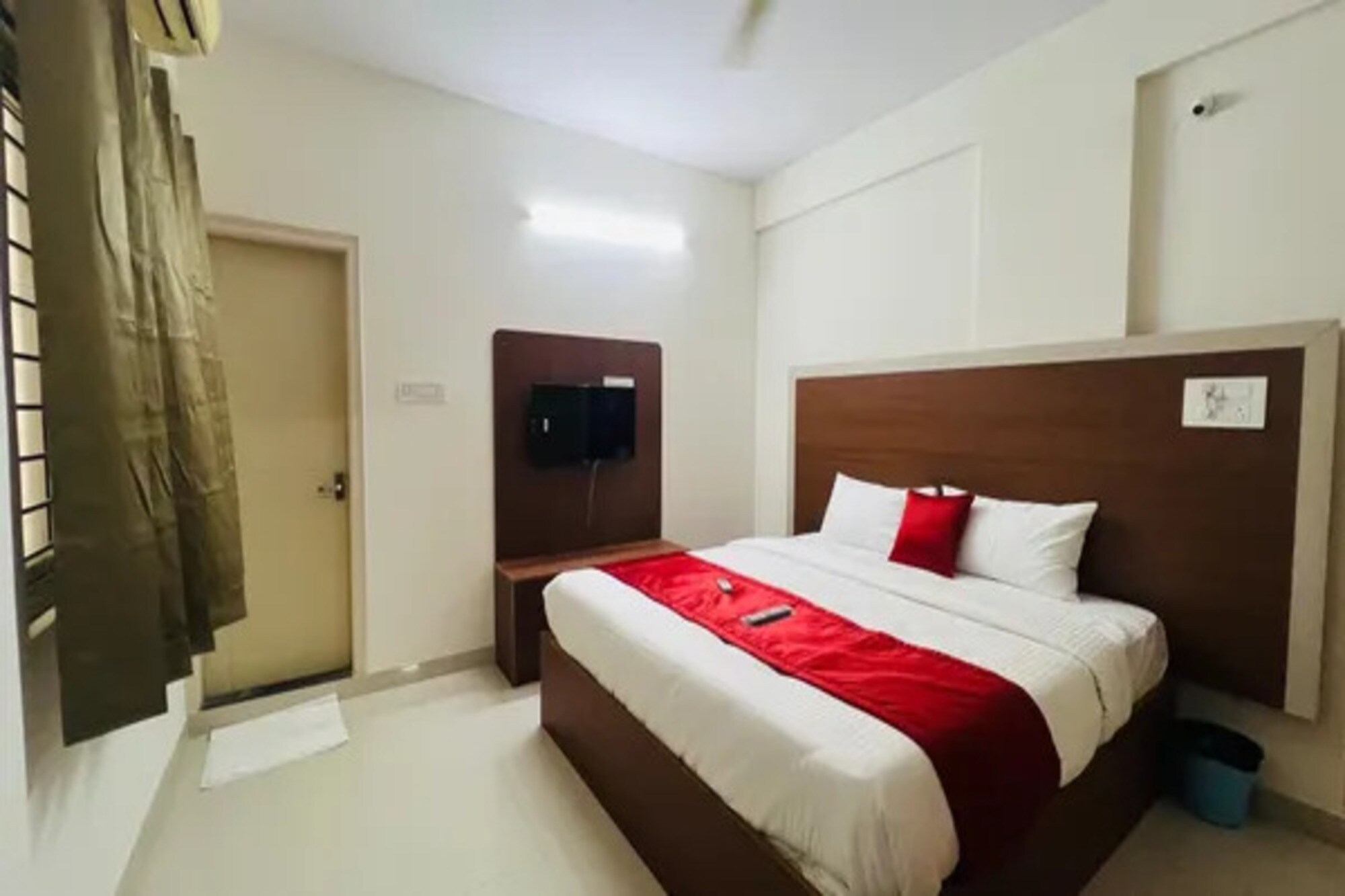 FabHotel Athiti Residency