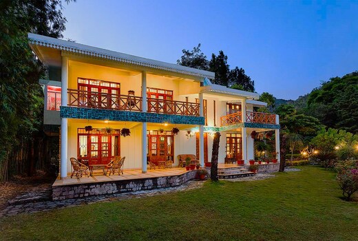 V are Family Rainbow Cottage | 3BHK villa with Badminton Court & Bonfire