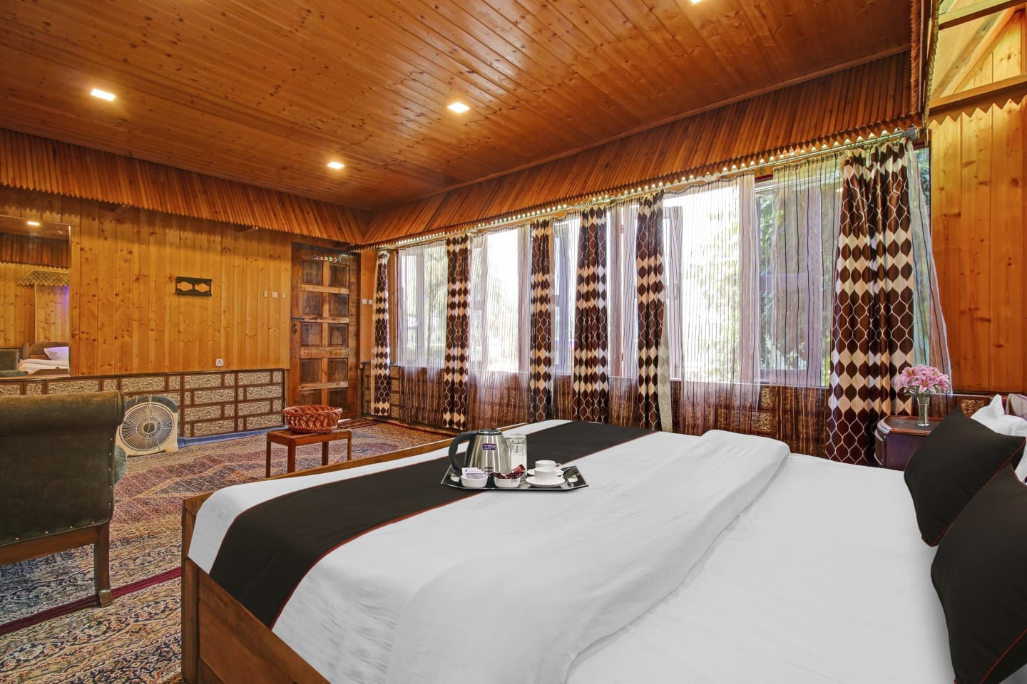 Hotel lake side