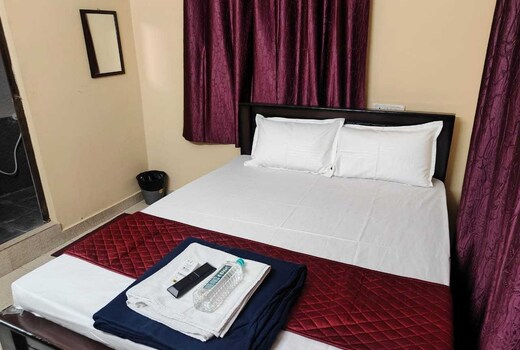 HOTEL O SHREE ROXY PLAZA