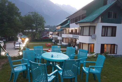 HOTEL NEW PINE PALACE