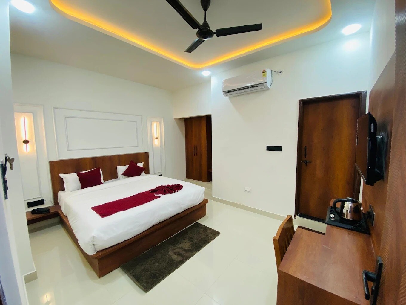 HOTEL SHRINATH
