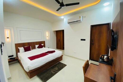 HOTEL SHRINATH