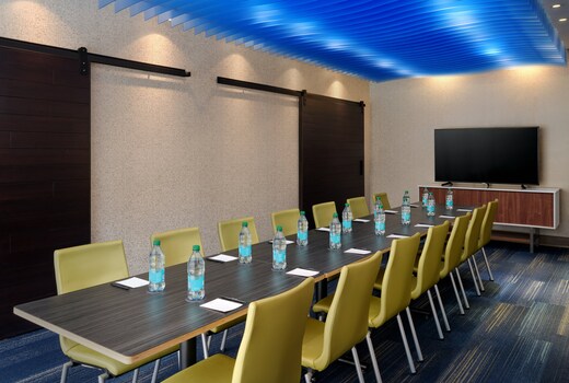 Holiday Inn Express and Suites Brunswick