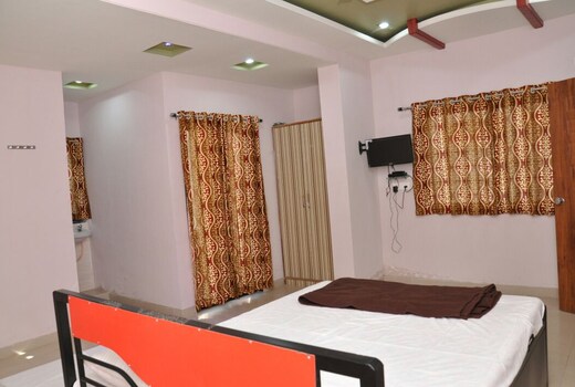 Mayur Lodge