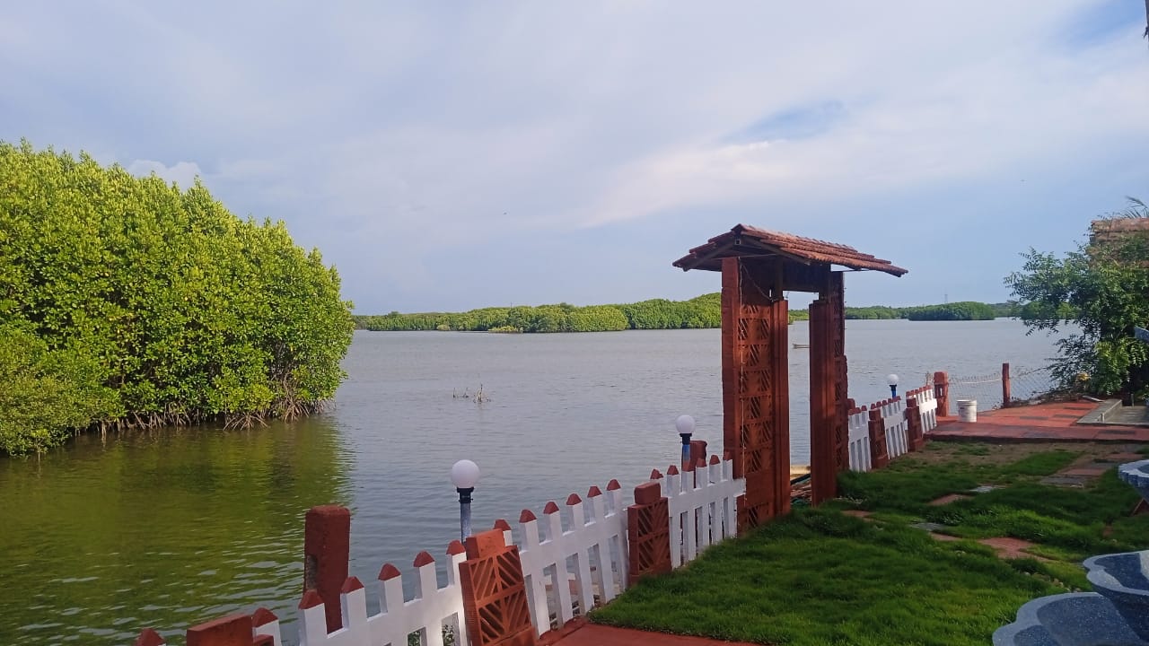 River Lounge Resort