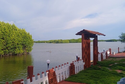 River Lounge Resort