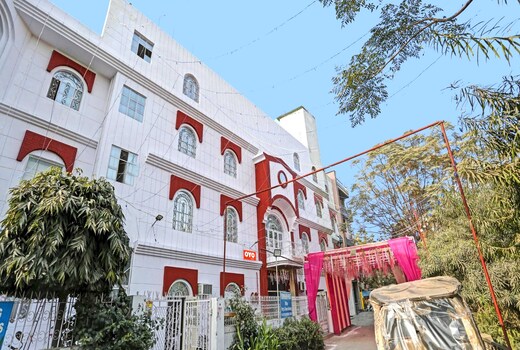 Hotel O Raas Near Hira Sweet