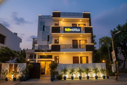 FabHotel The Maple Stays - Nr. Leisure Valley Park, Iffco Chowk