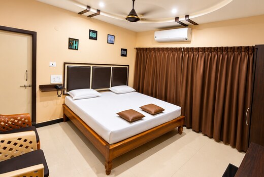 RAGHU RESIDENCY SAMALKOTA