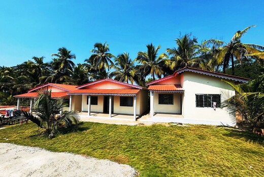 Sea Rock Beach Resort