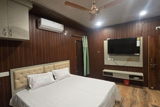 Anushree Lake View Home Stay Uttarkash