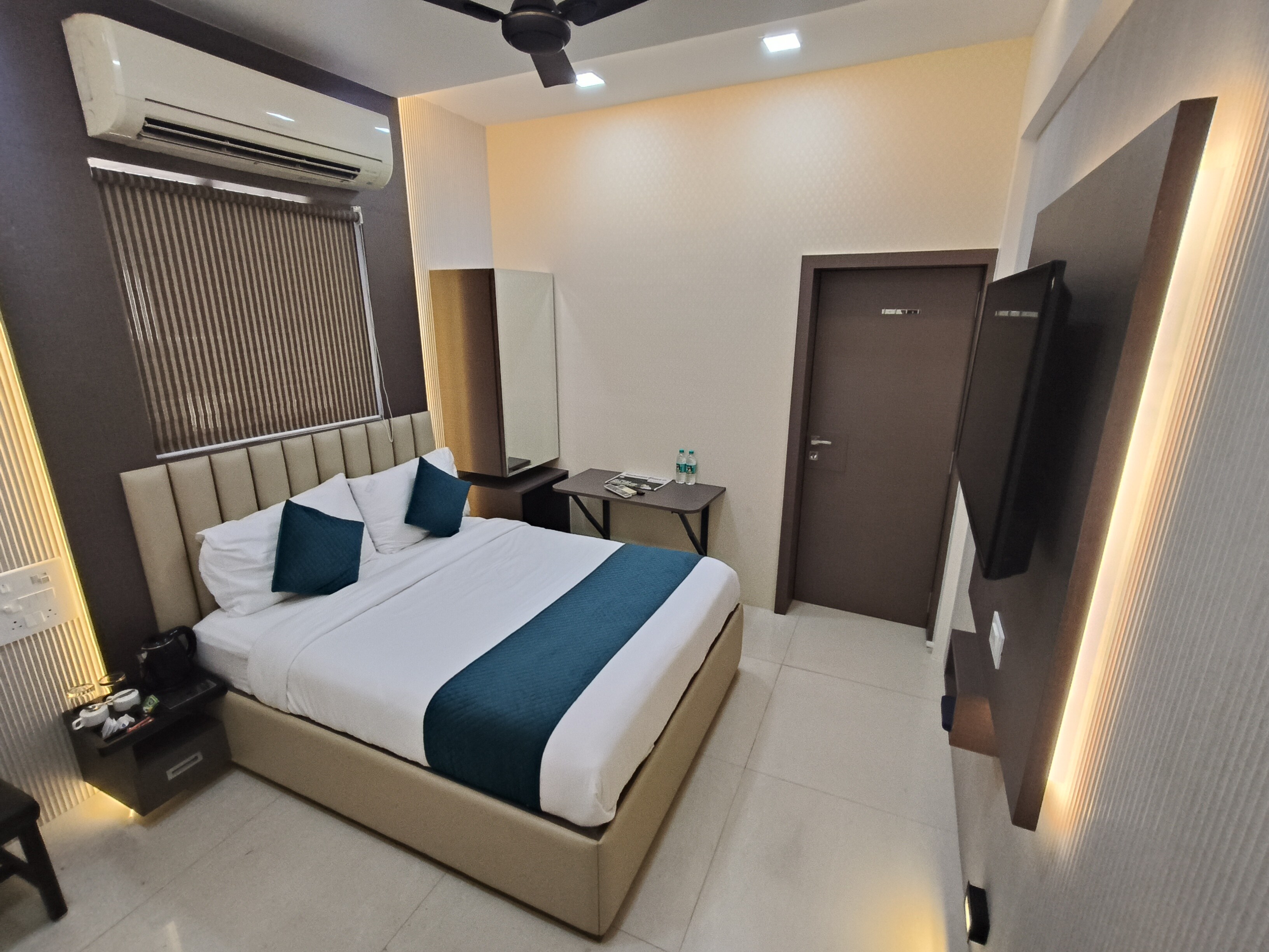 HOTEL TRITON