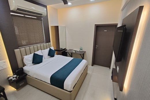 HOTEL TRITON