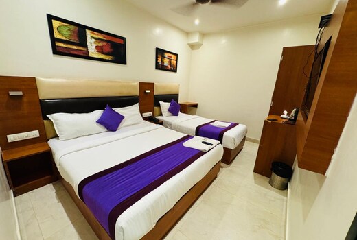 Hotel Liwa International