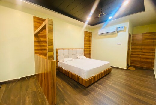 HOTEL PARAS RESIDENCY