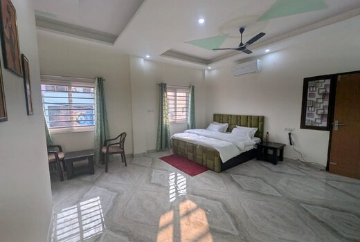 AC Budget Room near ISBT and Graphic era