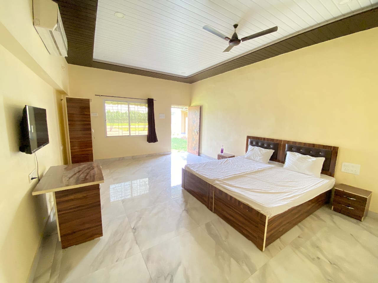 flora green lawn & resort