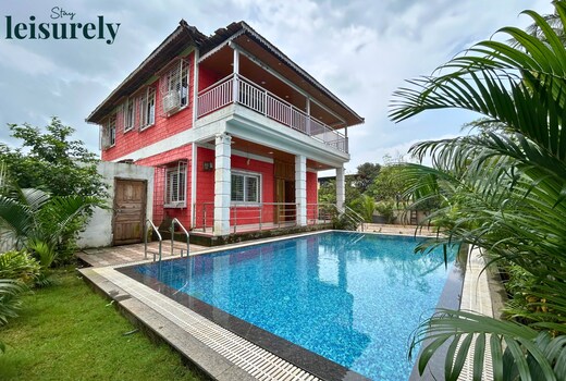 StayLeisurely Villa Red Raven