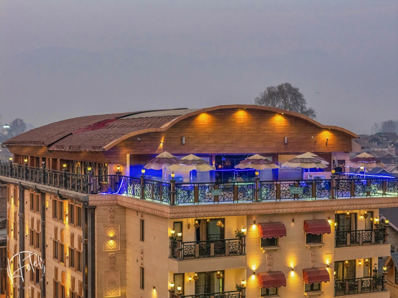 Hotel Downtown (Near Dal Lake)