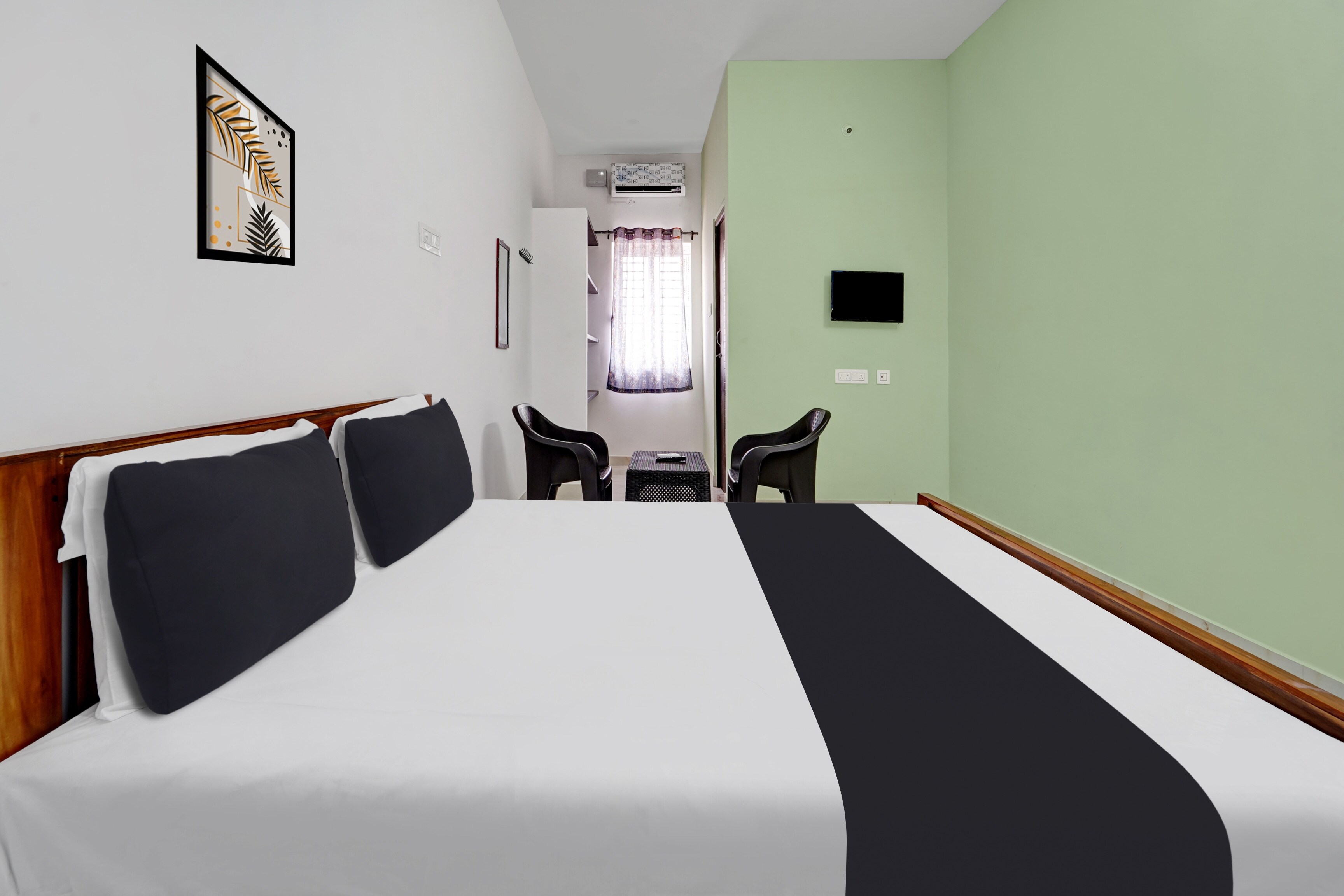 Hotel O by OYO RISHI RESIDENCY
