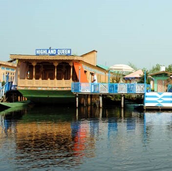 Highland Queen House boat