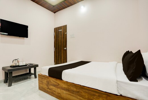HOTEL O SKYLITE Vhirgaon