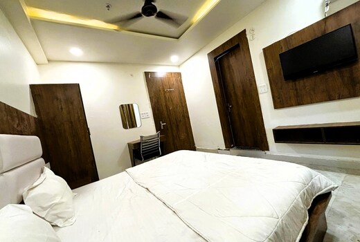 HOTEL VASUDEV & RESTAURANT