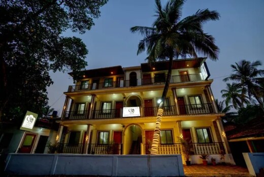 FabHotel Avshree Crown Beach Stay