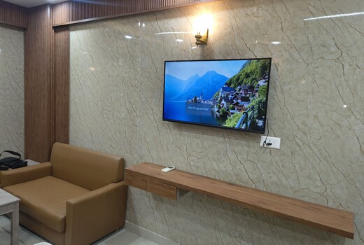 Luxe Retreat for high end property with amenities