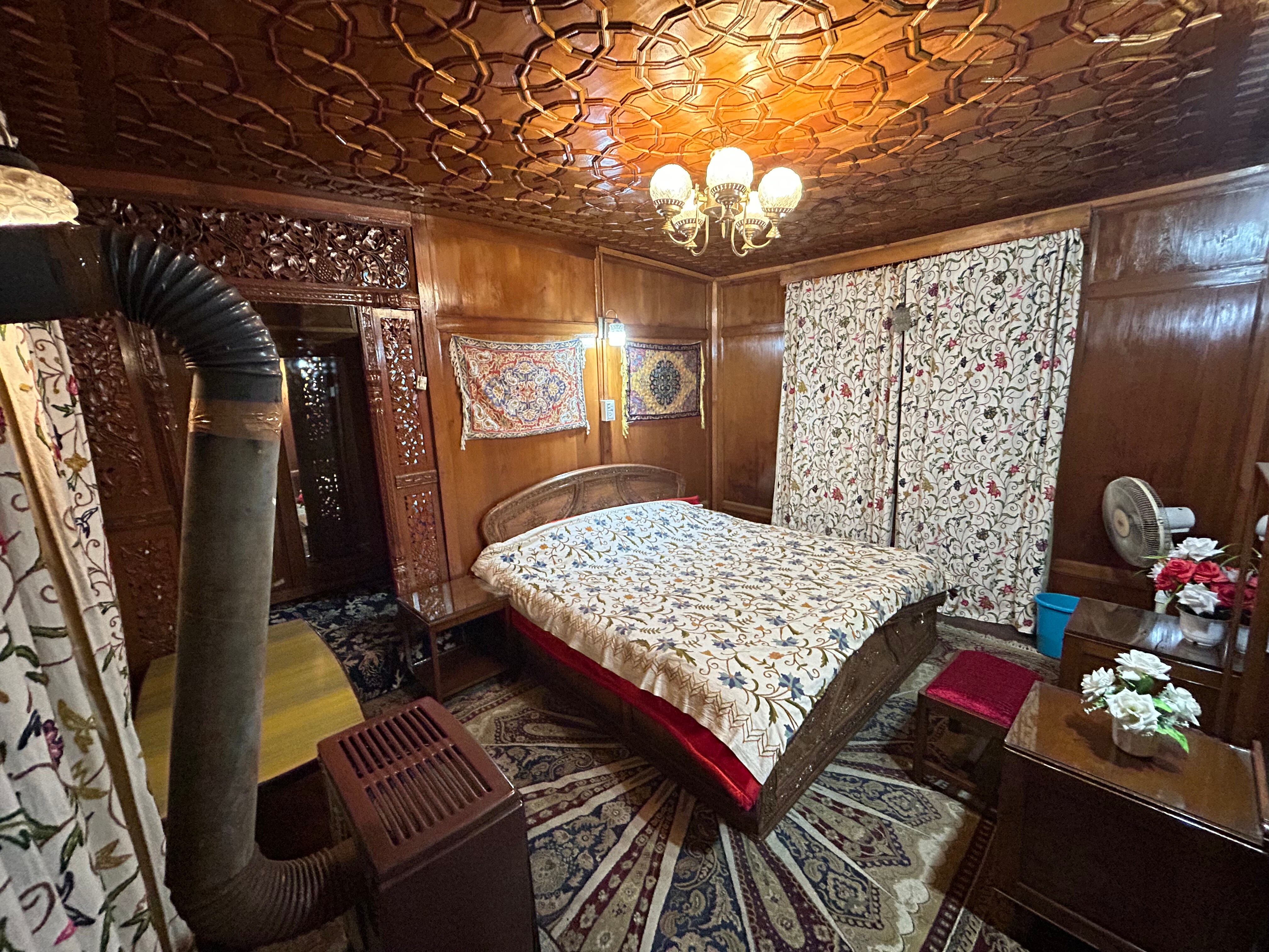 Houseboat zogila