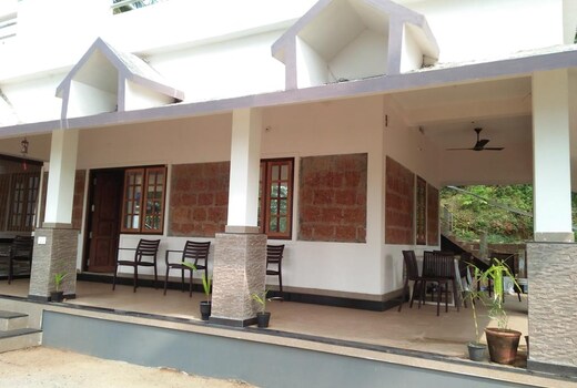WavesMahe Homestay