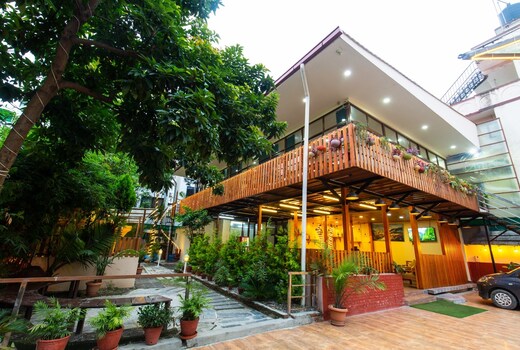 Hotel Harmony & Little Bites Bistro