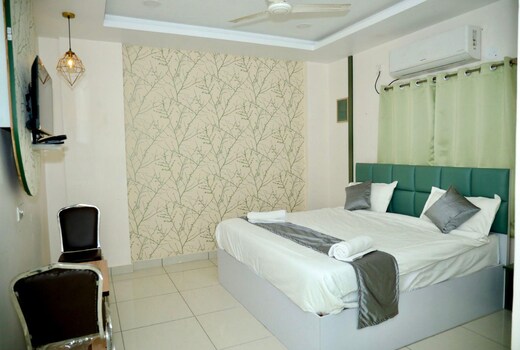 Hotel Vistaara Grand