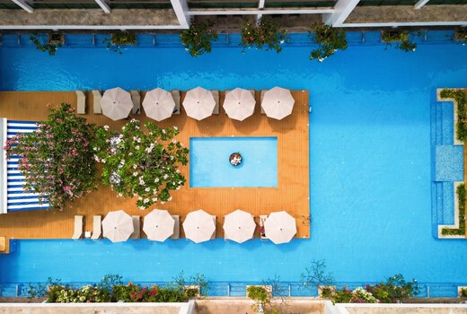 The Old Phuket - Karon Beach Resort