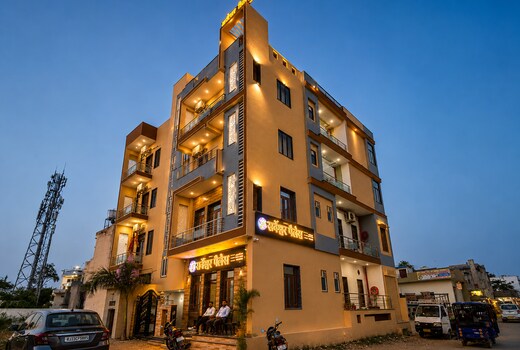 Hotel Sarweshwar Palace.